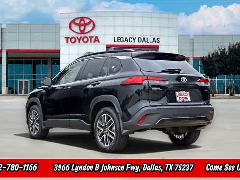 Used 2026 Toyota Corolla Cross XLE FWD image 8