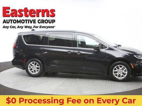 Used 2023 Chrysler Pacifica Touring-L FWD image 48