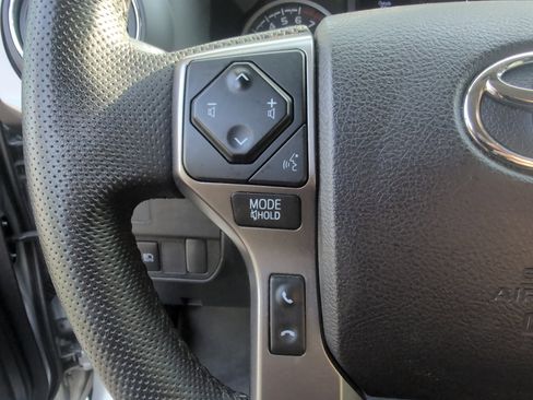Used 2022 Toyota Tacoma SR5 w/ Technology Package AWD/4WD image 18