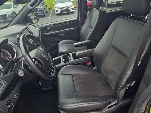 Used 2020 Dodge Grand Caravan SXT w/ Driver Convenience Group FWD image 24