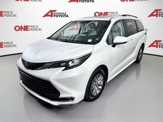 Certified 2024 Toyota Sienna XLE FWD video 4