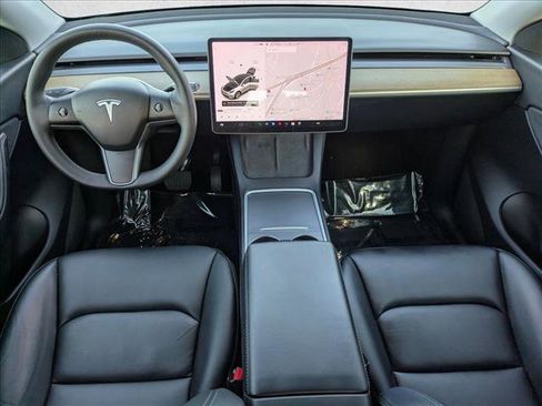 Used 2021 Tesla Model Y Long Range image 18