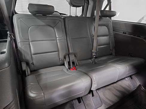Used 2021 Lincoln Navigator L Reserve w/ Luxury Package AWD/4WD image 4