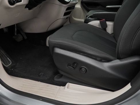 Certified 2019 Chrysler Pacifica Touring Plus w/ Tire & Wheel Group FWD image 40