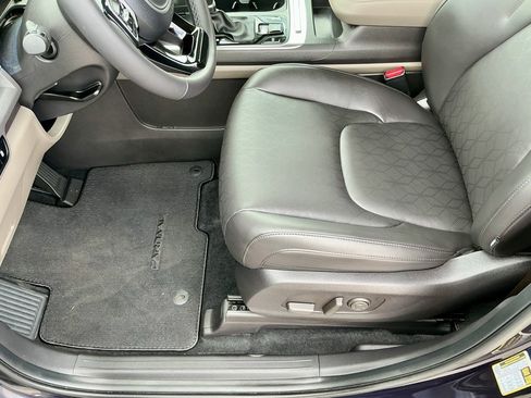 Used 2025 Kia Carnival EX image 41