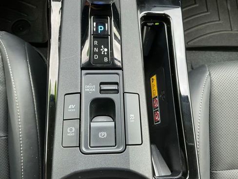 Used 2023 Toyota Prius XLE FWD image 15