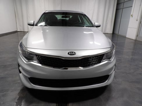 Used 2018 Kia Optima LX w/ 17" Alloy Wheels Package FWD image 2