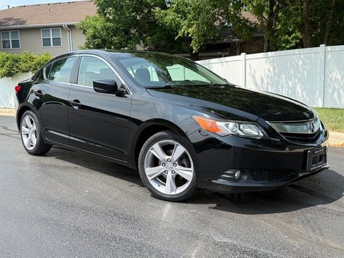 Used 2014 Acura ILX w/ Technology Package FWD image 2