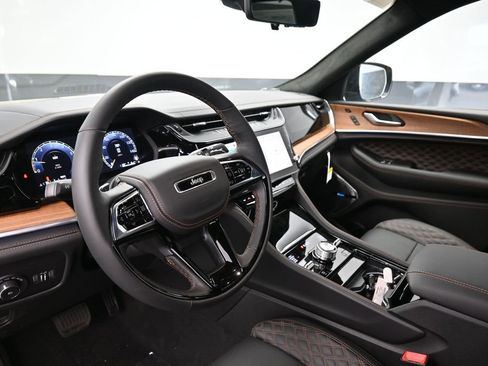 New 2026 Jeep Grand Cherokee L Summit w/ MOPAR Finishing Package AWD/4WD image 17