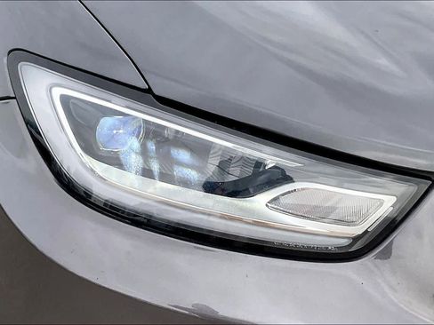 Used 2023 Chrysler Pacifica Touring-L image 27