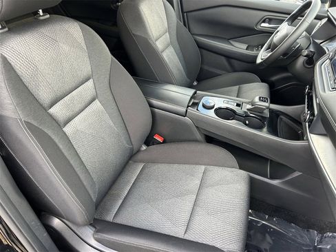 Certified 2025 Nissan Rogue SV image 10