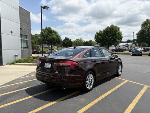 Used 2019 Ford Fusion SE FWD image 6