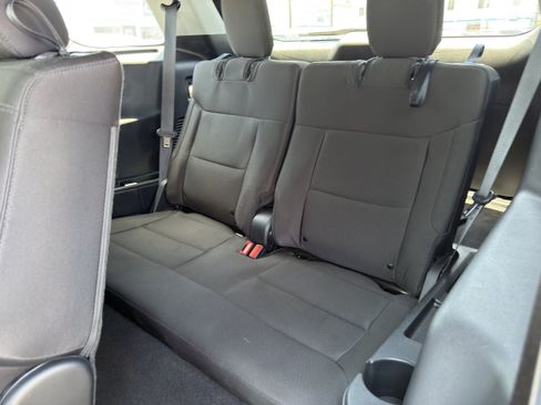 Used 2023 Ford Explorer XLT RWD image 20