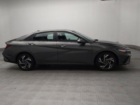 Used 2025 Hyundai Elantra SEL FWD image 11