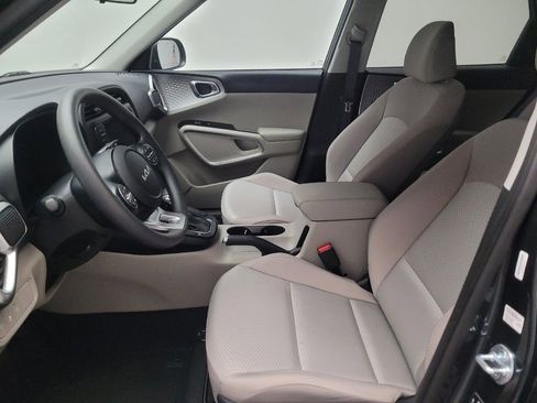 Used 2025 Kia Soul LX image 17