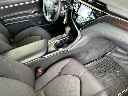 Used 2020 Toyota Camry LE FWD image 15
