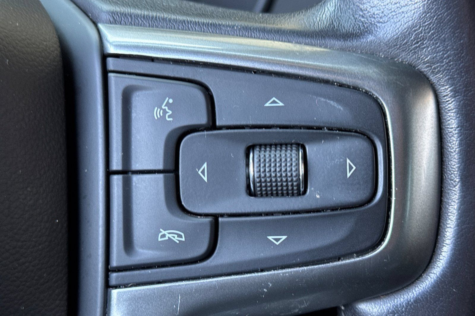 Used 2022 Chevrolet Suburban LT AWD/4WD image 39
