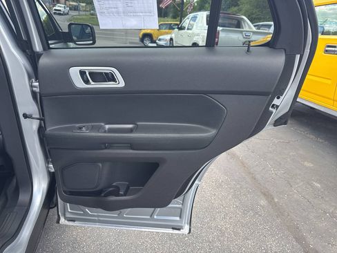 Used 2013 Ford Explorer XLT AWD/4WD image 23