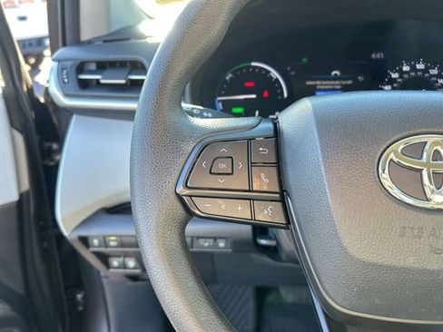 Used 2025 Toyota Sienna LE image 21