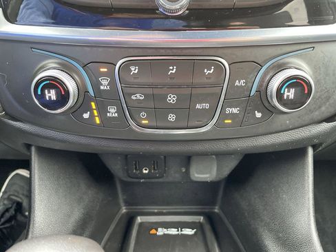 Certified 2022 Chevrolet Traverse LT image 18