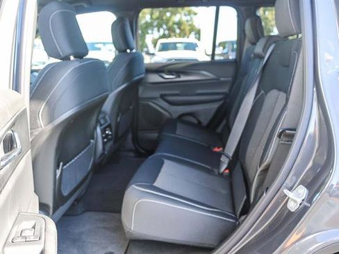 New 2025 Jeep Grand Cherokee Laredo image 17