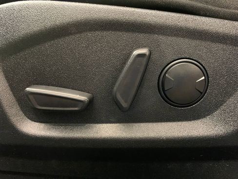 Used 2020 Ford Edge SE image 5