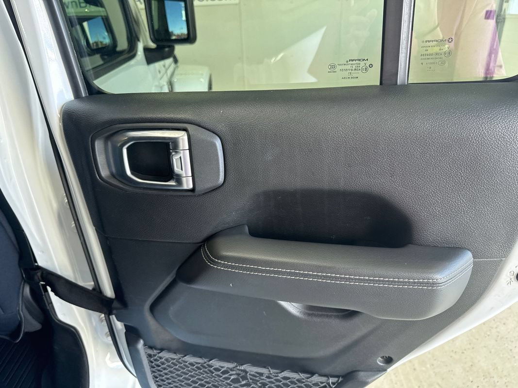 Used 2021 Jeep Wrangler Unlimited Sahara AWD/4WD image 35