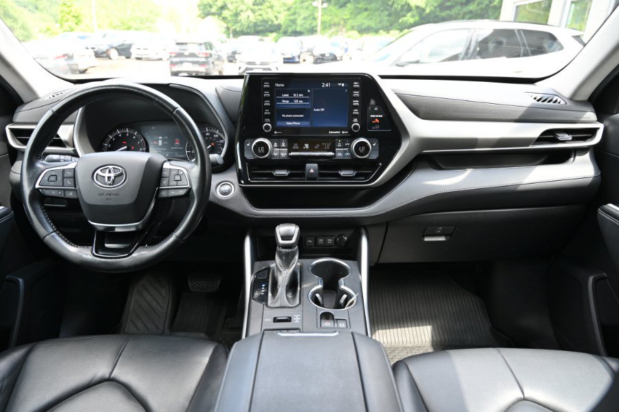 Used 2021 Toyota Highlander XLE AWD/4WD image 13