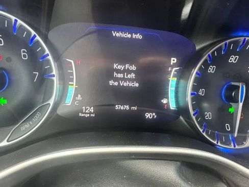 Used 2023 Chrysler Pacifica Touring-L FWD image 12