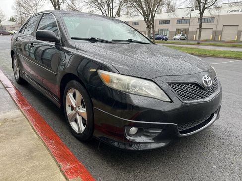 Used 2011 Toyota Camry SE w/ Sport Leather Pkg FWD image 2