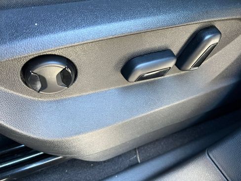 Used 2026 Volkswagen Atlas SE FWD image 19