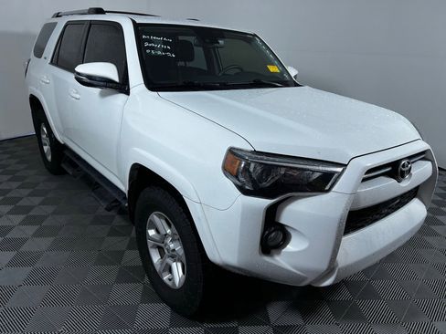 Certified 2020 Toyota 4Runner SR5 Premium AWD/4WD image 3
