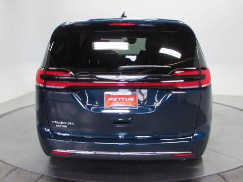 New 2025 Chrysler Pacifica Select image 7