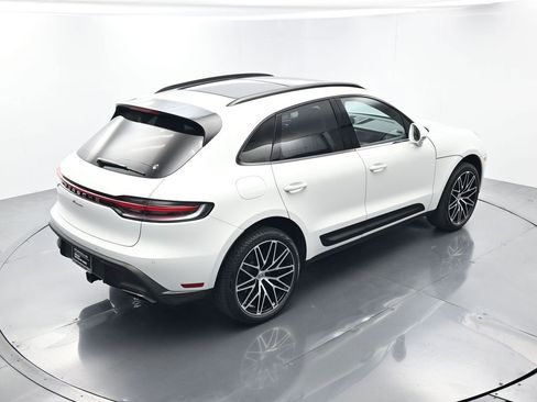 Certified 2025 Porsche Macan AWD/4WD image 41