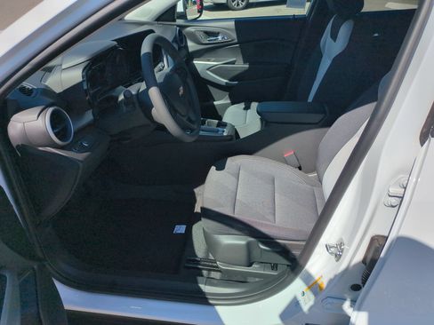 Used 2026 Chevrolet Trax LS w/ LS Convenience Package FWD image 11