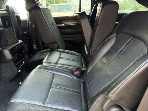 Used 2024 Jeep Wagoneer L Series II w/ Flexible Seating Group AWD/4WD image 14