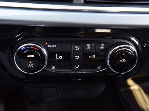 Used 2025 Chevrolet Trax LT w/ LT Convenience Package image 13