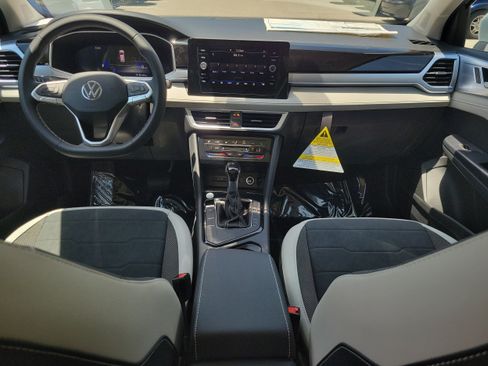 New 2026 Volkswagen Taos SE FWD image 12