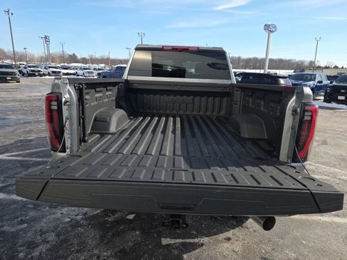 Used 2025 GMC Sierra 2500 AT4 image 34
