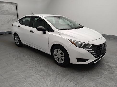 Used 2023 Nissan Versa S FWD image 11