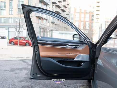 Used 2020 BMW 750i xDrive xDrive M SPORT LINE w/ Autobahn Package image 49