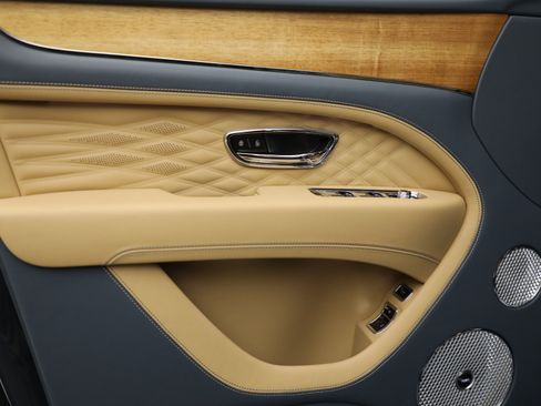 Certified 2025 Bentley Bentayga Extended Wheelbase AWD/4WD image 20