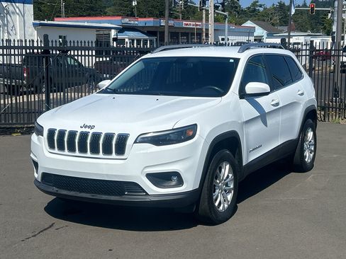 Used 2019 Jeep Cherokee Latitude w/ Popular Appearance Group AWD/4WD image 4