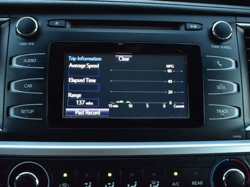 Used 2014 Toyota Highlander LE FWD image 34
