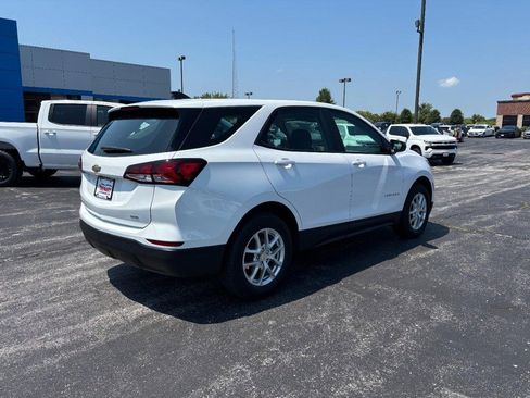 Used 2023 Chevrolet Equinox LS image 3