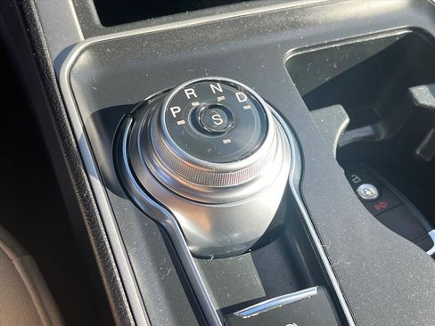 Certified 2024 Ford Edge SE w/ Black Appearance Package image 10