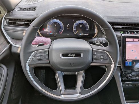 New 2025 Jeep Grand Cherokee L Limited image 17