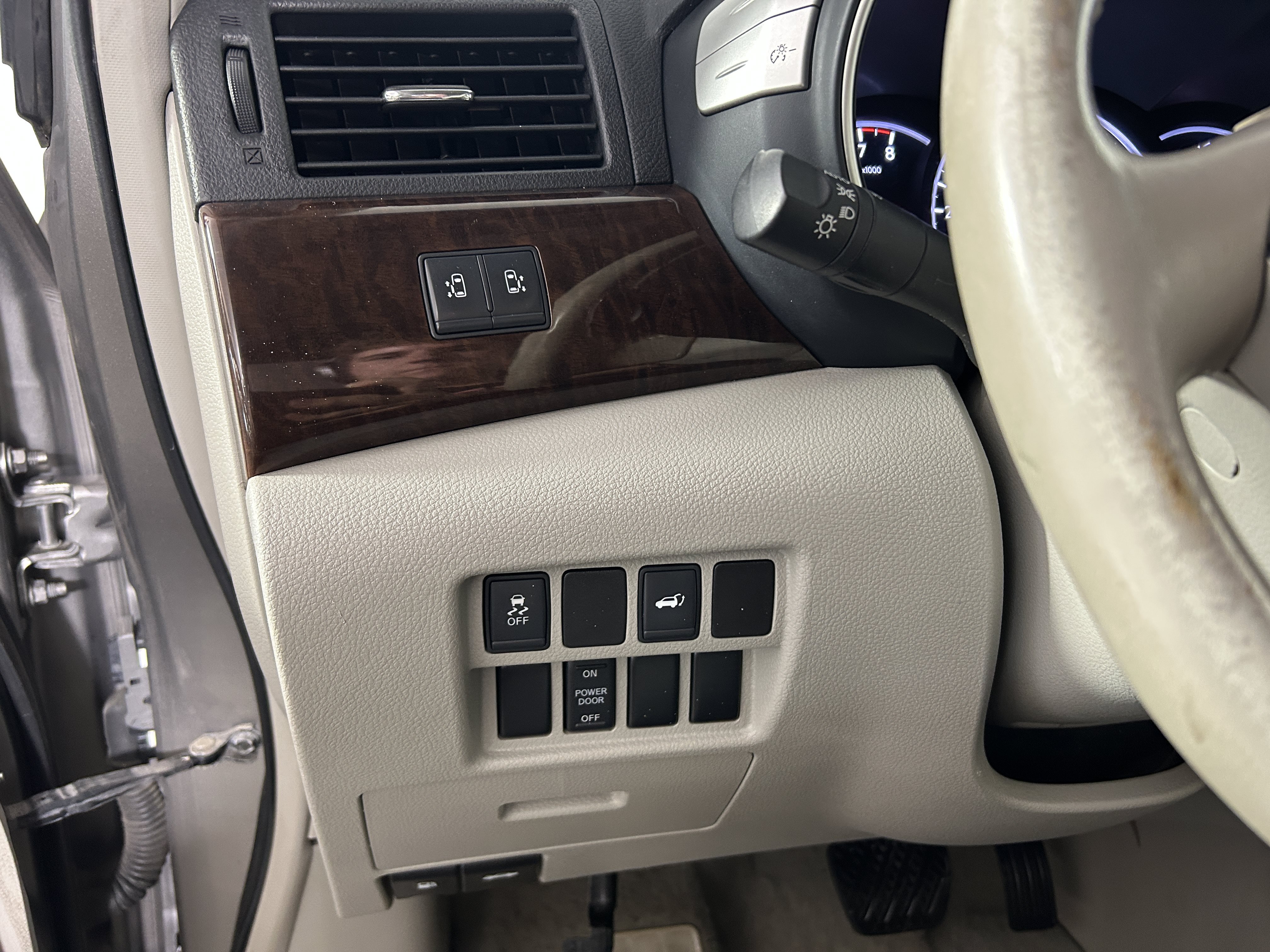 Used 2012 Nissan Quest SL FWD image 14