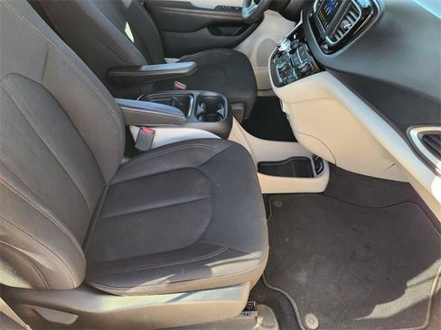 Certified 2018 Chrysler Pacifica Touring Plus w/ Tire & Wheel Group image 12