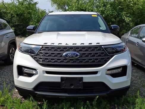 Used 2024 Ford Explorer XLT w/ Equipment Group 202A AWD/4WD image 2